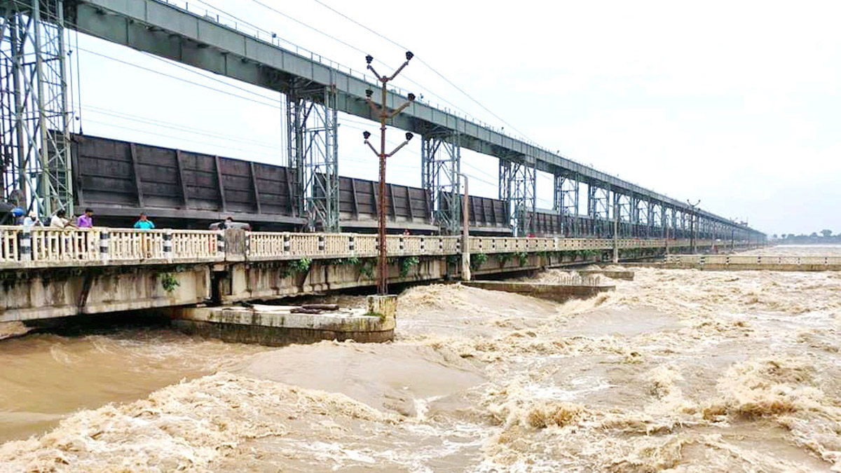 सप्तकोशी ब्यारेजको ५६ वटै ढोका  खोलियो